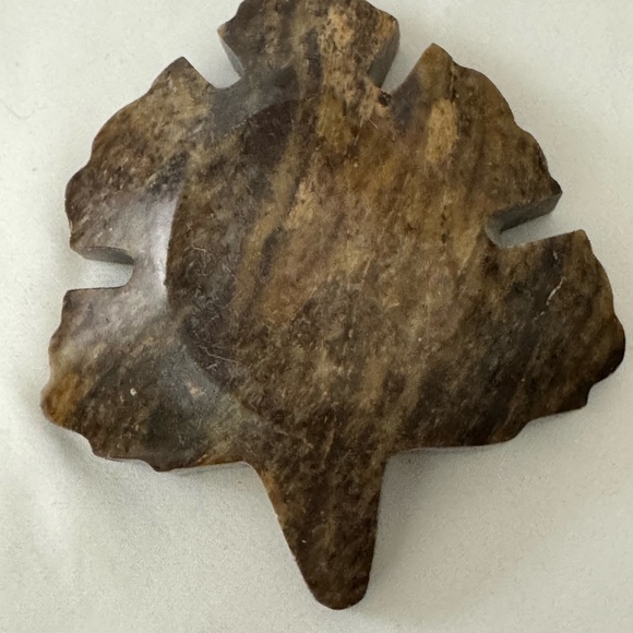 Hand Carved Stone Maple Leaf Tea light Holders set of 2 - Picture 7 of 12